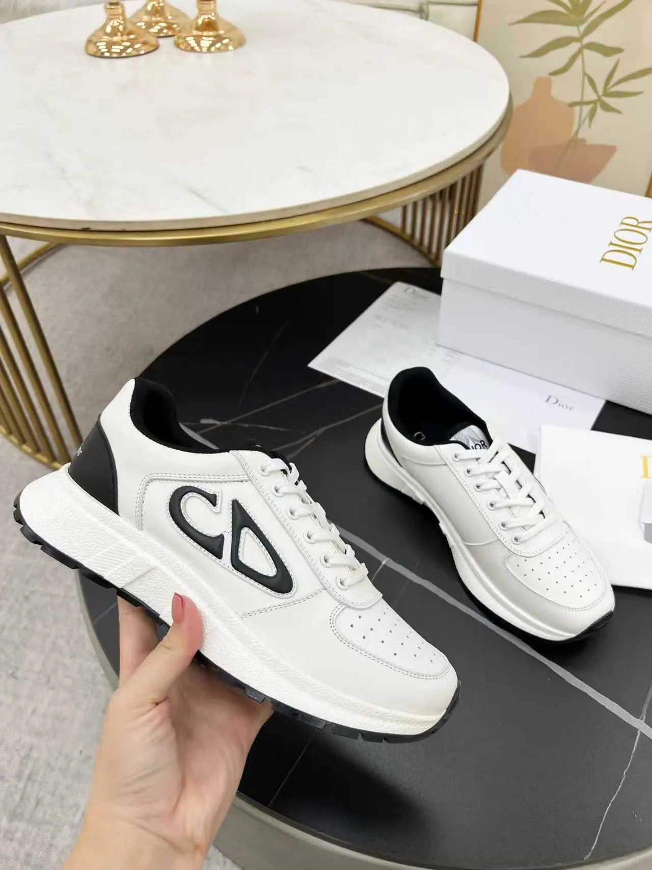 [Dior Dior] P: 640💰Couple model Size: Female: 35-40 (41 customized), male 39-44. (45 customized) 2025 Dior Dior autumn and winter new products🌹Fashion and trends coexist. Imported cowhide is customized one to one. Fabric; cowhide. Lining: Breathable mesh. Outsole: TPU.